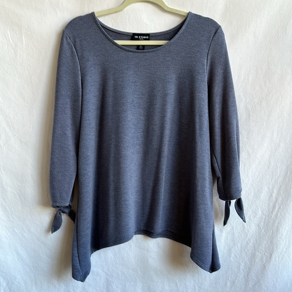 I.N. Studio blue round neck stretchy top, size PL - Picture 1 of 8